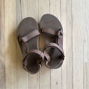 Women’s platform tevas in brown. Size 8.